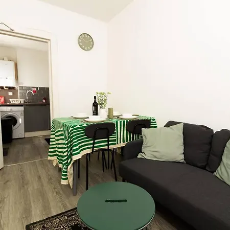 Apartment 1 - Stylish In A Shared House *