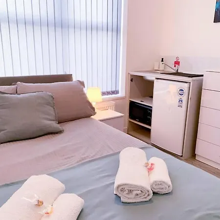 Apartment 1 - Stylish In A Shared House Sheffield
