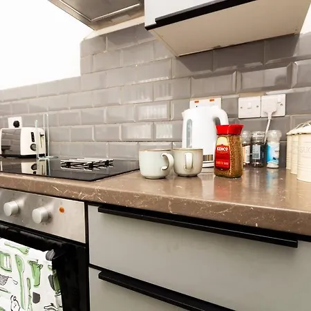 1 - Stylish In A Shared House * Sheffield