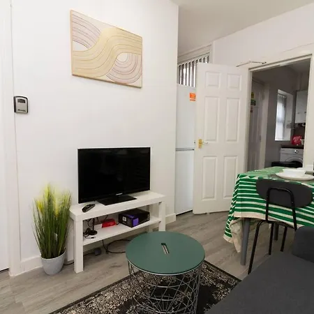 1 - Stylish In A Shared House Apartment *