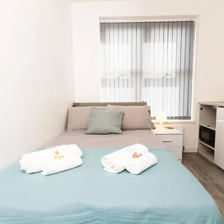 Apartment 1 - Stylish In A Shared House *